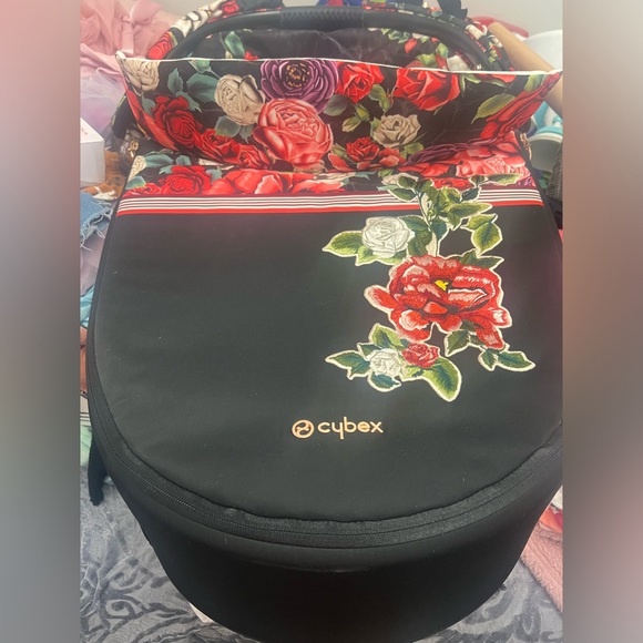 New Cybex Priam Lux Carry Cot in Spring Blossom - Picture 3 of 11